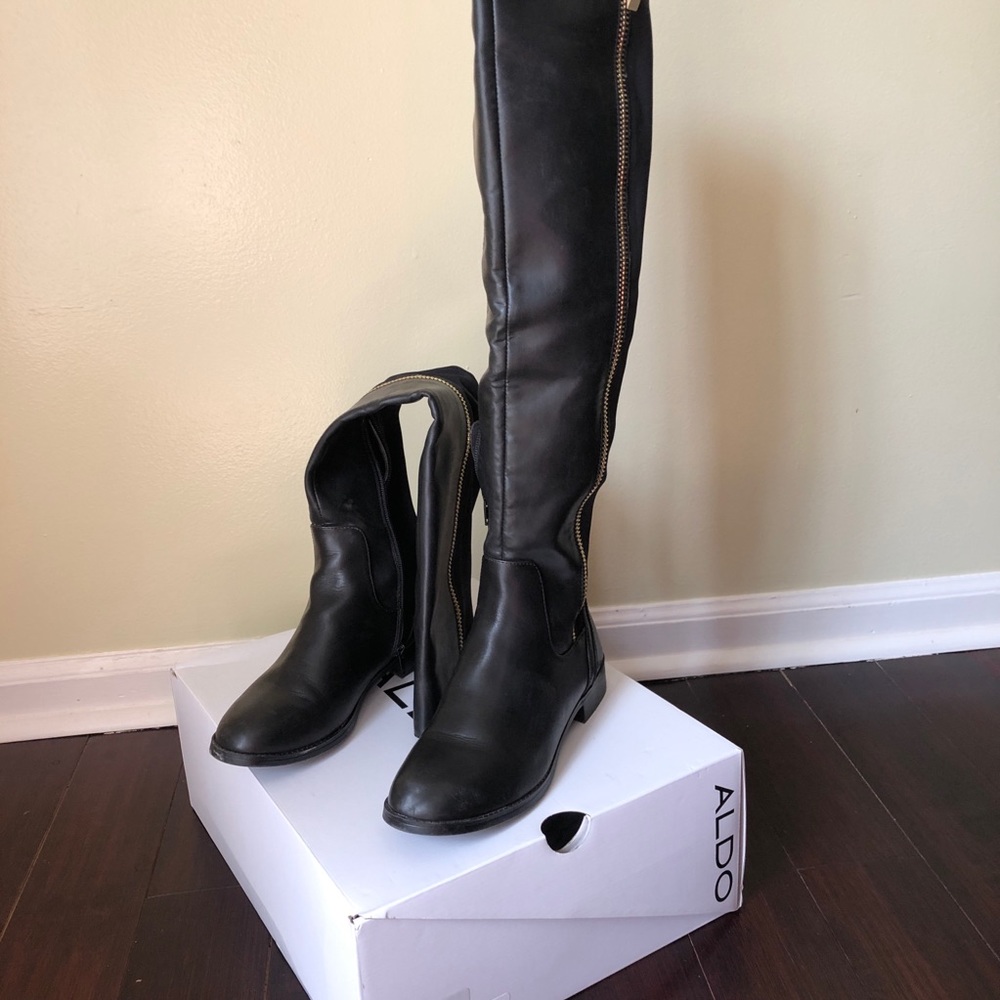 Black high knee boots size: 7